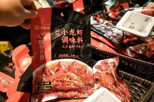 “吃货节”到了,到百联曲阳弄点小龙虾778!